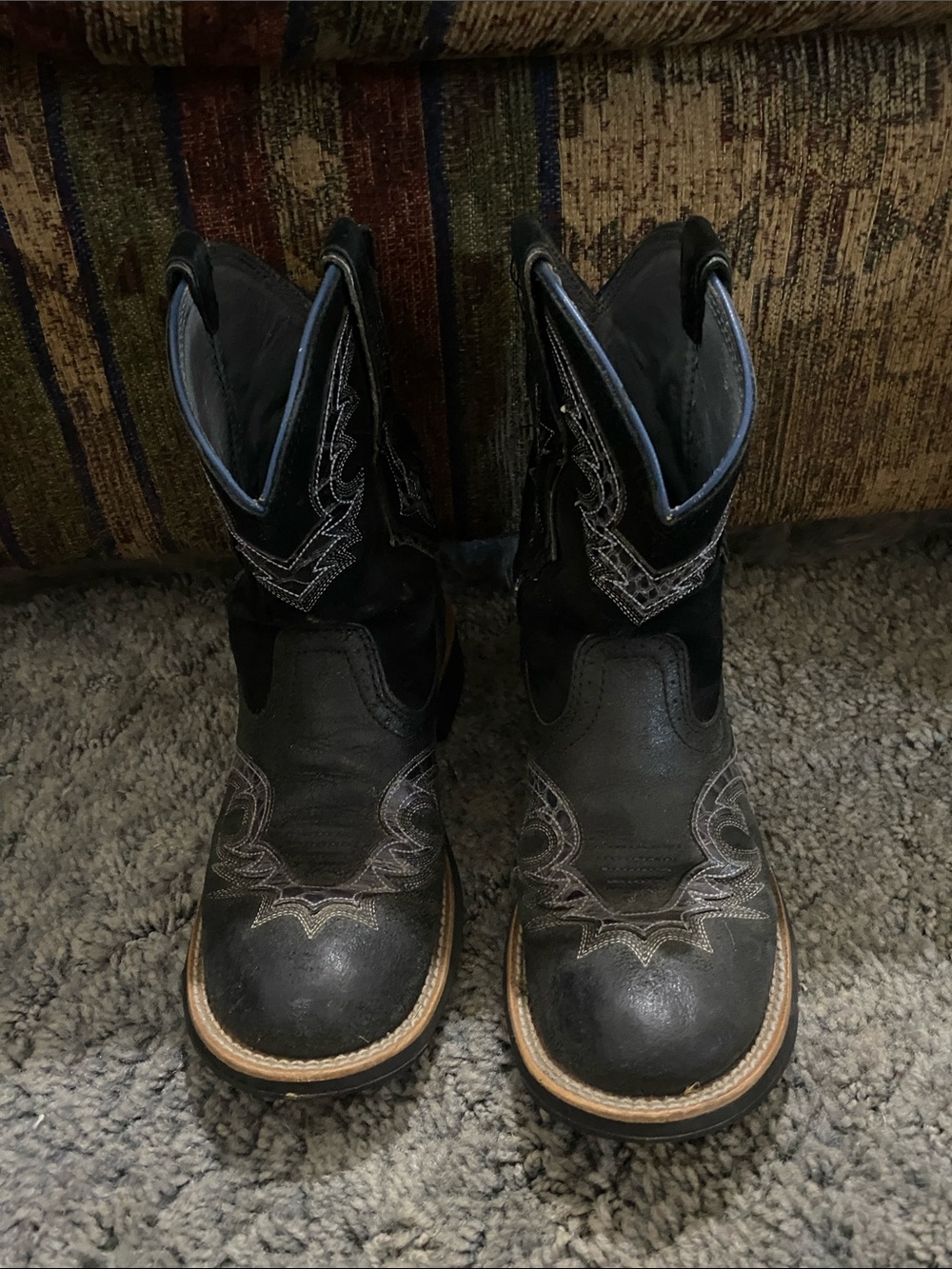 Women’s Black Western Cowboy Boots with Contrast Stitching